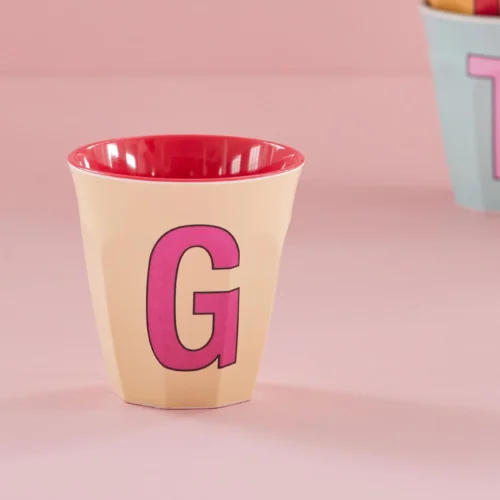 Bicchiere con lettera "G"